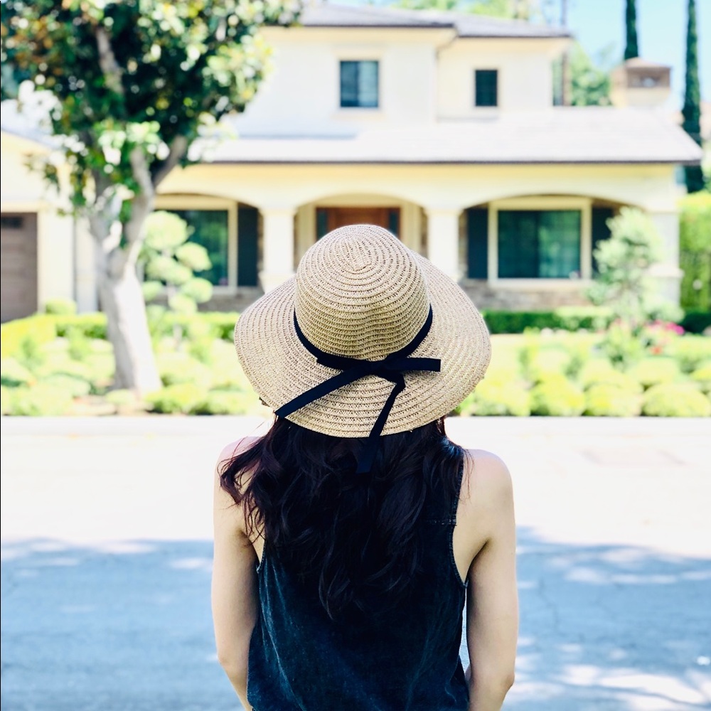 Stylish straw hat (two colors)